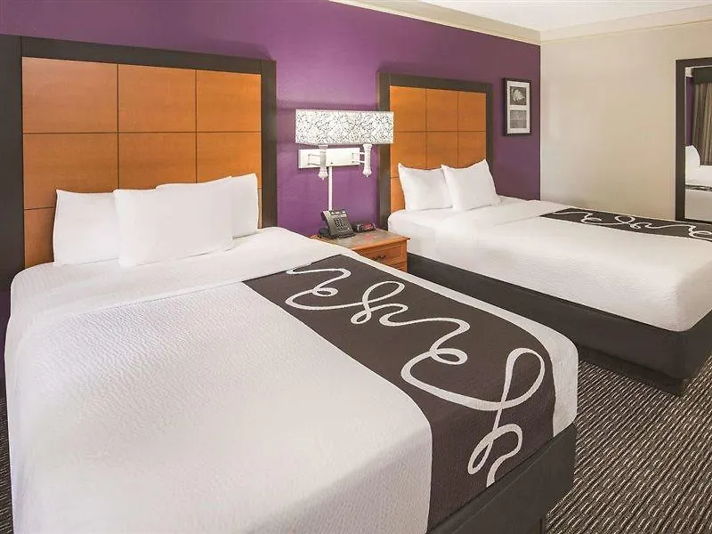 Howard Johnson By Wyndham Sacramento Downtown 3*,