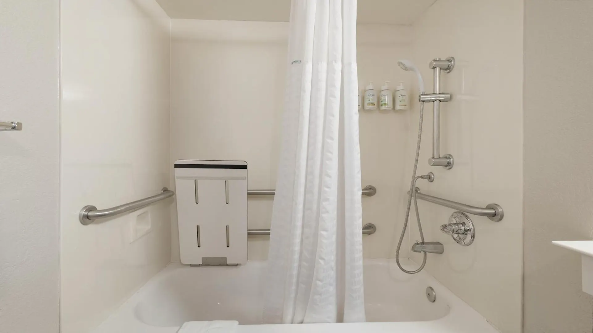 Howard Johnson By Wyndham Sacramento Downtown 3*,