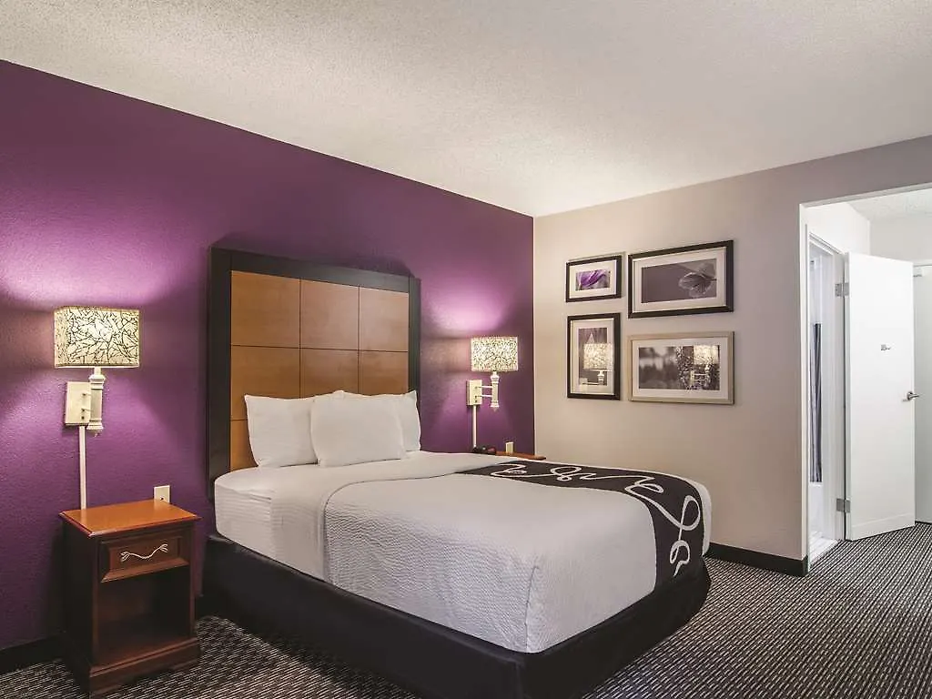 Howard Johnson By Wyndham Sacramento Downtown