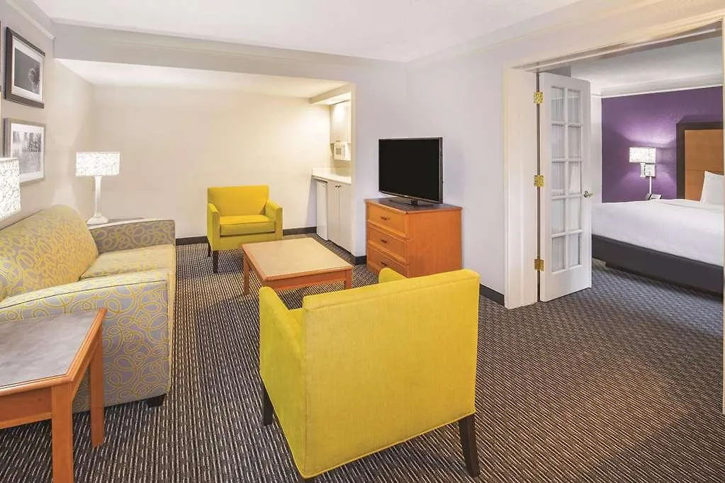 Howard Johnson By Wyndham Sacramento Downtown