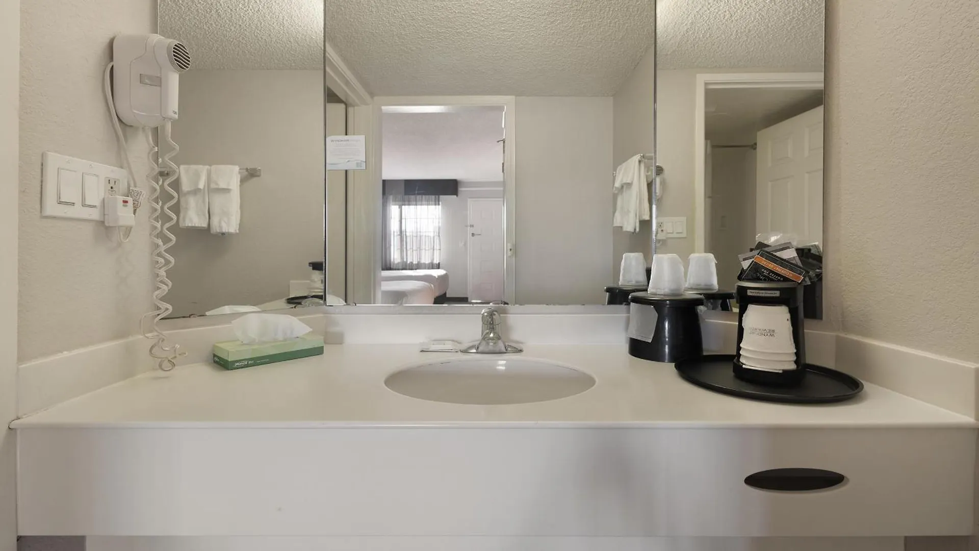 Howard Johnson By Wyndham Sacramento Downtown Hotel